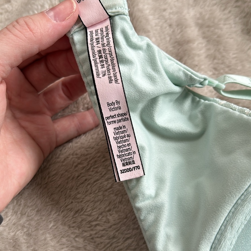 Victoria’s Secret Body by Victoria Bra - Picture 2 of 3